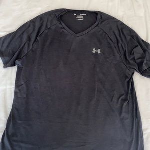 V- neck t-shirt